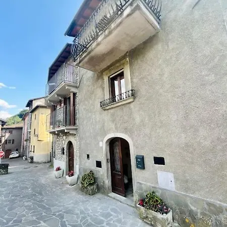 度假居 Nonnas Little House On The River 加尔法尼亚纳新堡